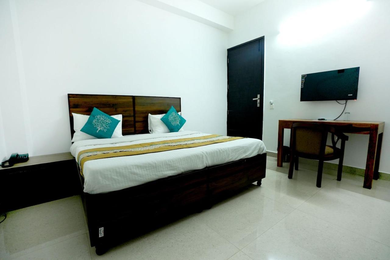 Gupta Residency Near Ajnara Heritage Noida Exterior foto